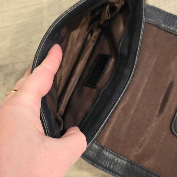 Kate Spade Navy Leather Twist Lock Clutch Wristlet - Picture 6 of 9